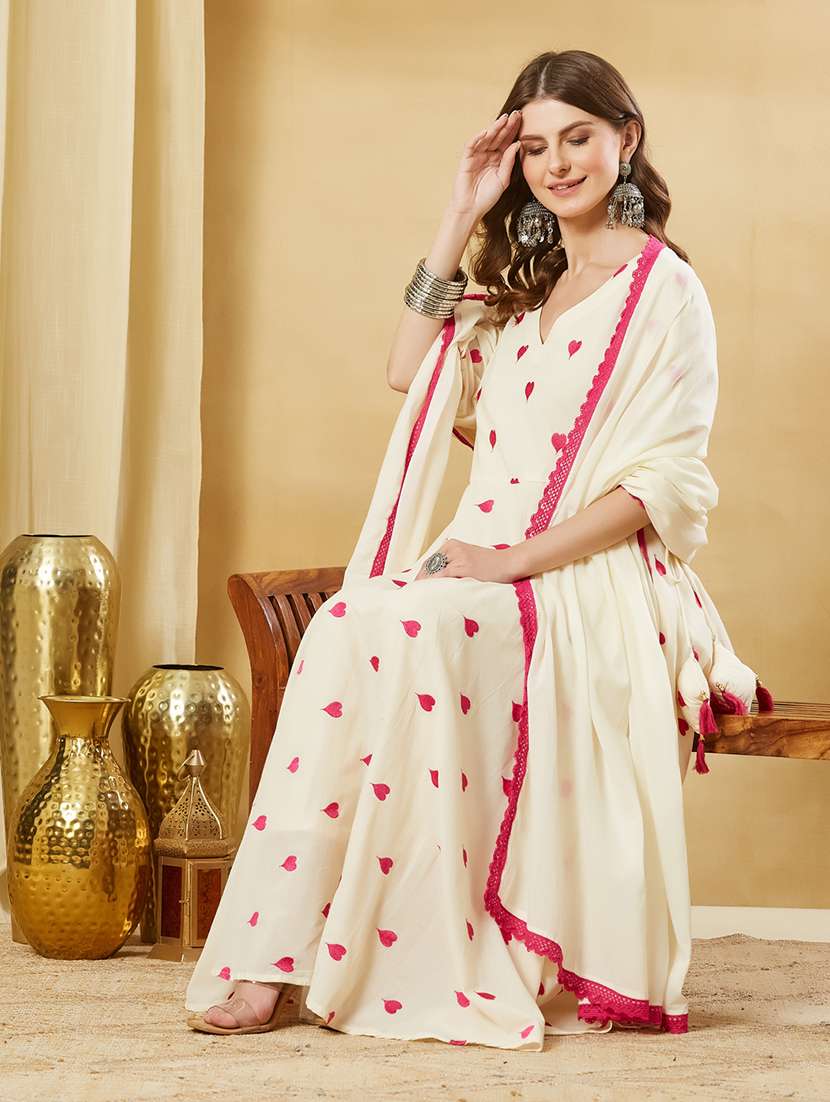 Women Embroidered Three Quarter Sleeves Kurta Pant Set With Dupatta - 22522532 -  Standard Image - 4