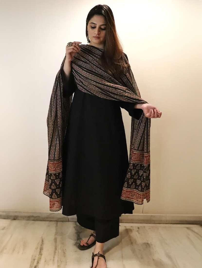 women solid long sleeves kurta and palazzo set with dupatta - 22524307 -  Standard Image - 1