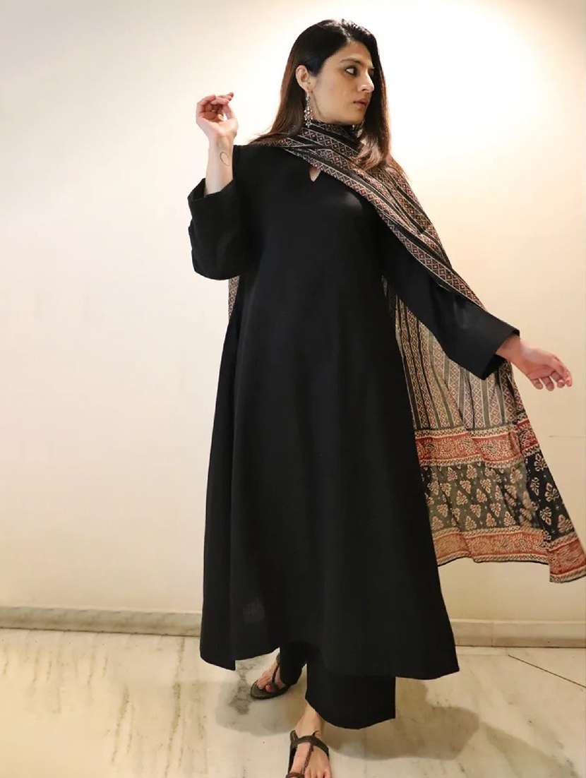 women solid long sleeves kurta and palazzo set with dupatta - 22524307 -  Standard Image - 4