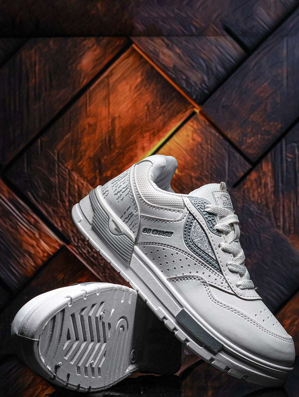 men white lace up sneaker