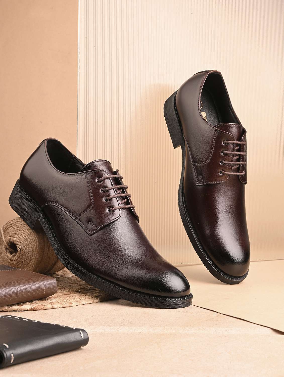 men brown lace-up oxford