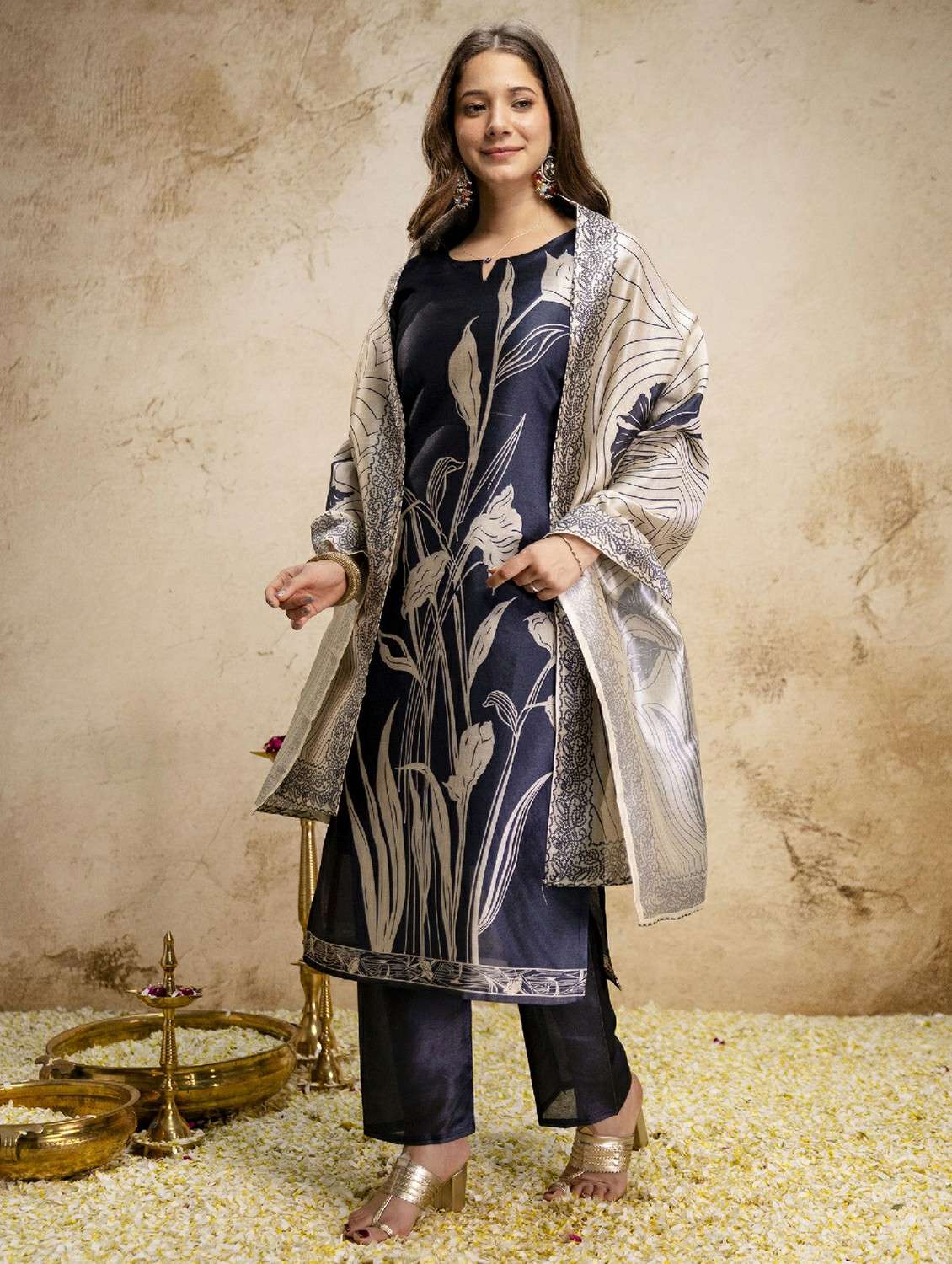 women printed three quarter sleeve kurta pant with dupatta set - 22524474 -  Standard Image - 4