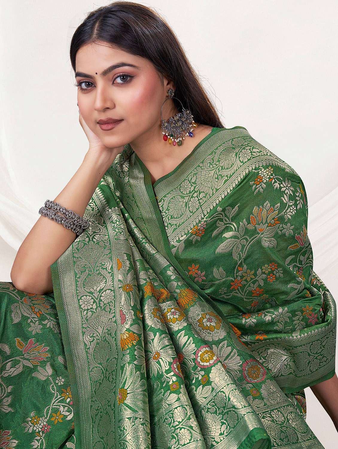 women self design banarasi saree with blouse - 22524501 -  Standard Image - 1