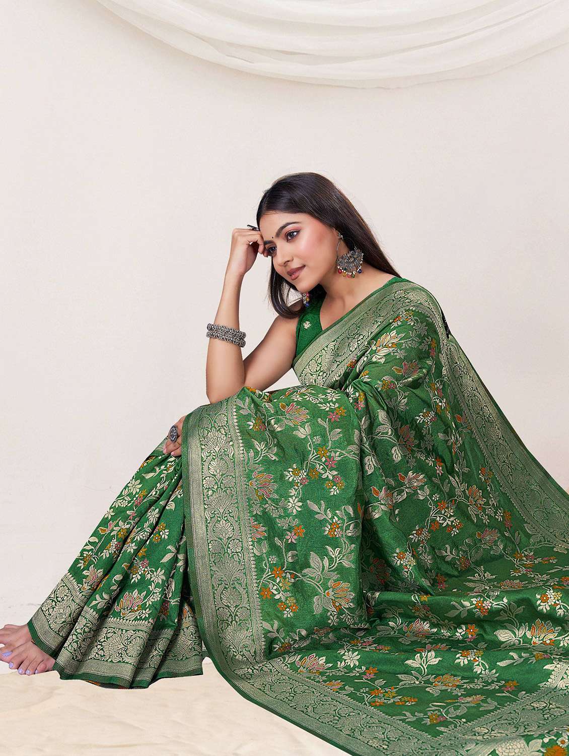 women self design banarasi saree with blouse - 22524501 -  Standard Image - 4