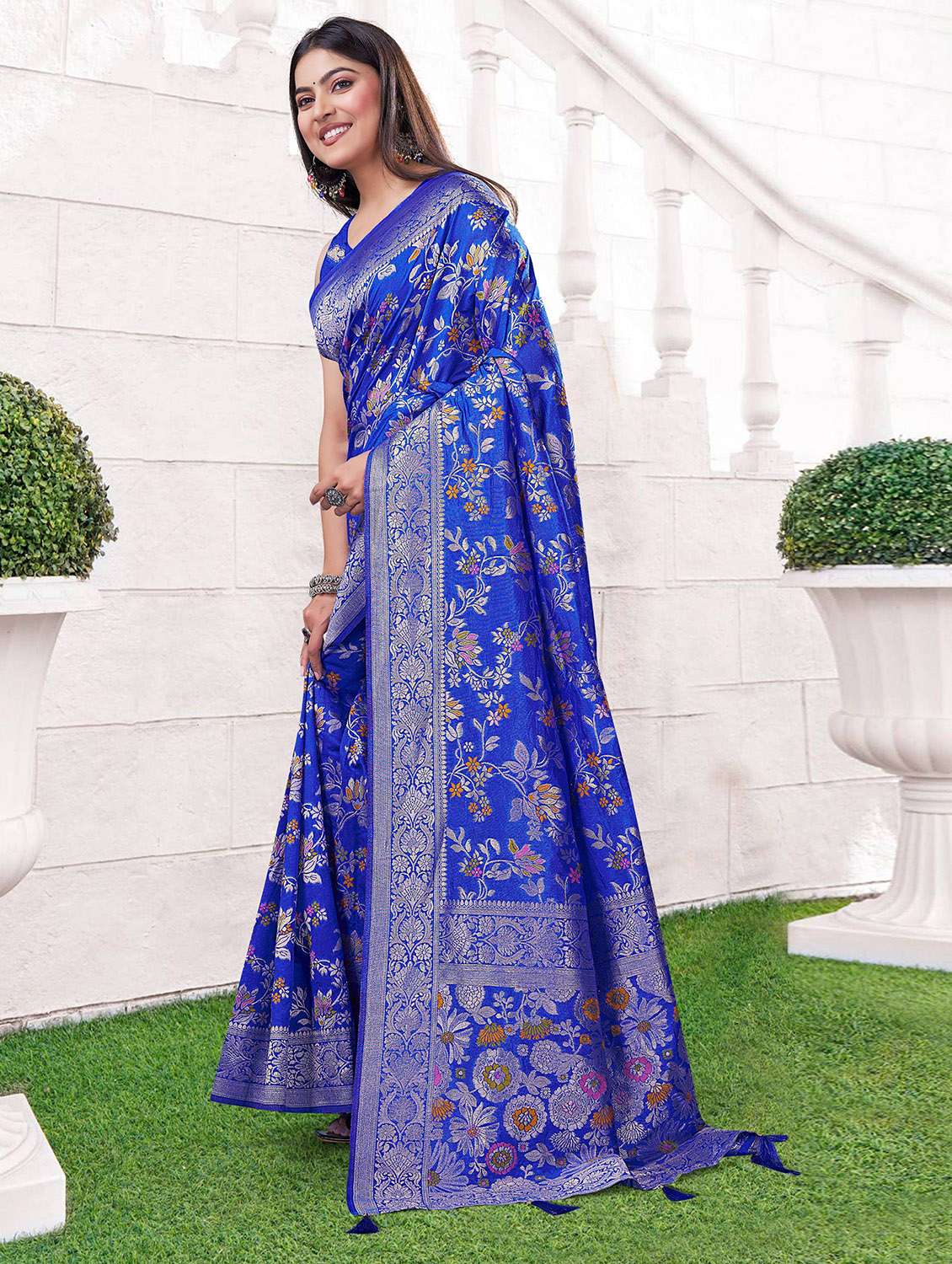 women self design banarasi saree with blouse - 22524502 -  Standard Image - 1