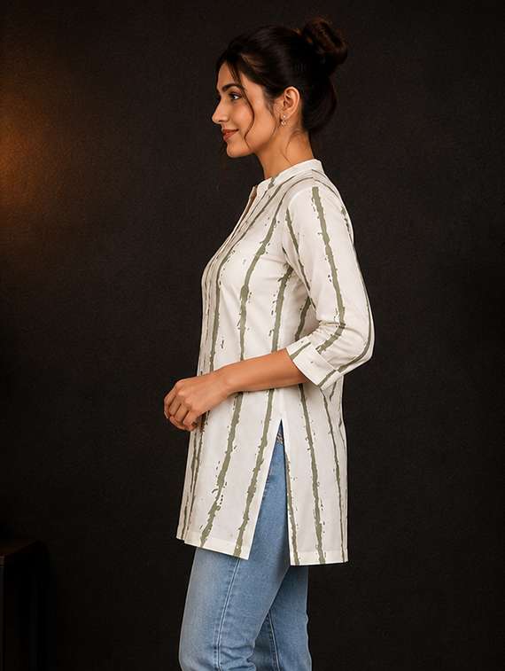 Women Printed Three Quarter Sleeve Straight Kurti - 22524544 -  Standard Image - 1
