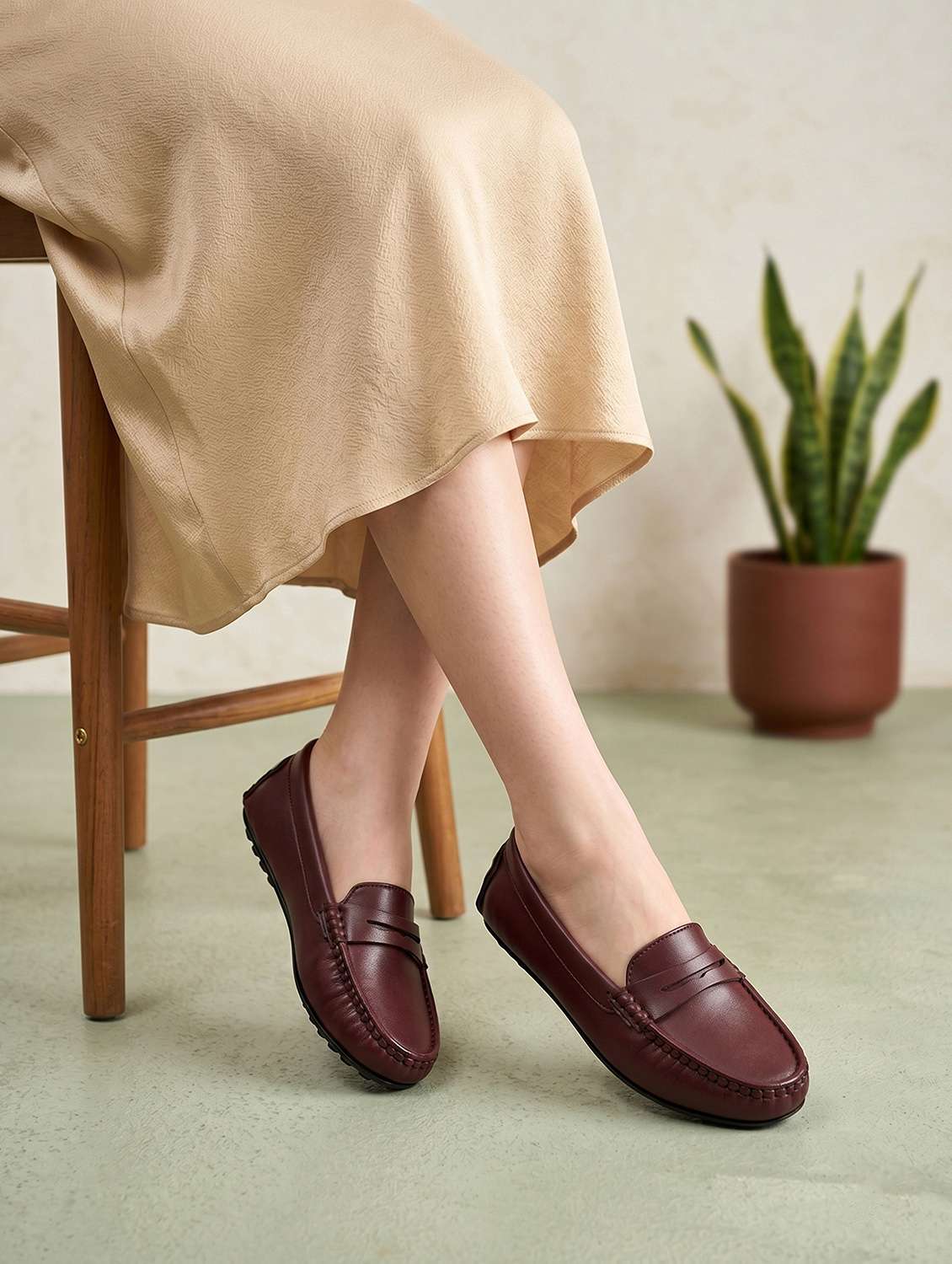 women solid slip on loafers - 22526778 -  Standard Image - 4