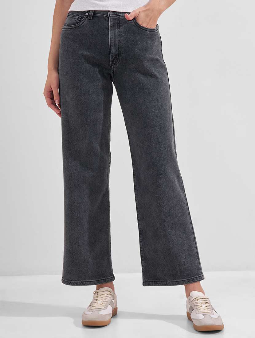 women solid mid rise straight fit jeans