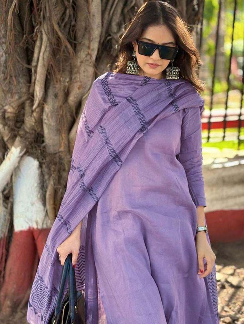 Women Solid Three Quarter Sleeves Kurta Pant Set With Dupatta - 22527138 -  Standard Image - 1