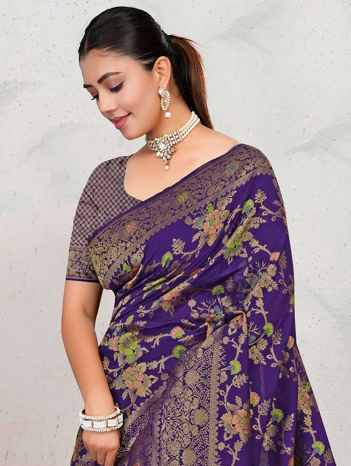 women self design banarasi saree with blouse - 22527161 -  Standard Image - 1