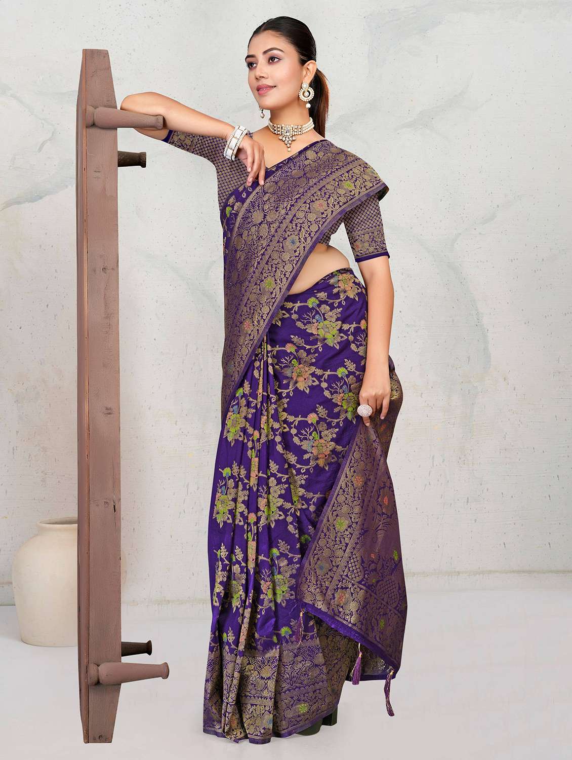 women self design banarasi saree with blouse - 22527161 -  Standard Image - 4
