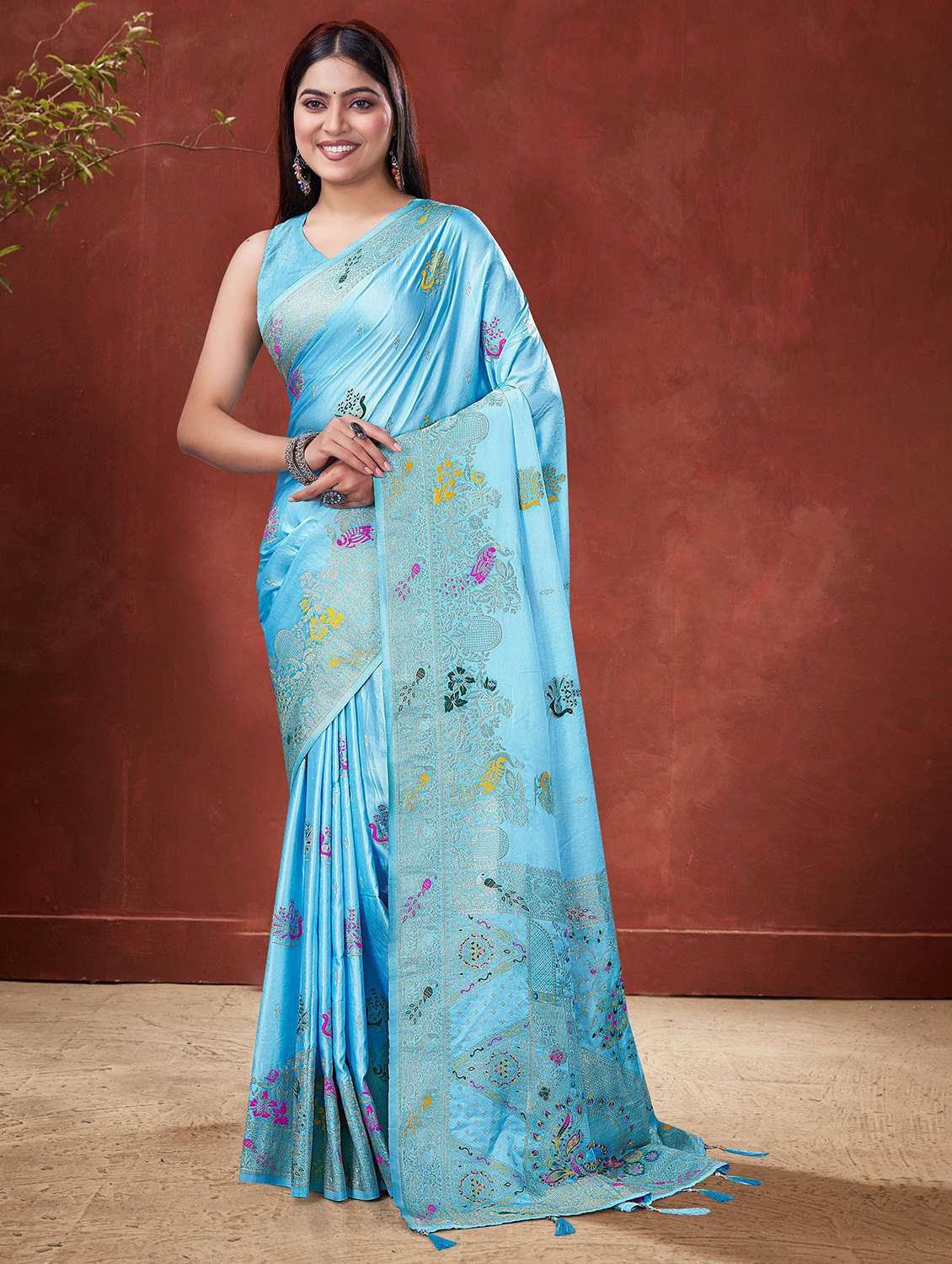 women self design banarasi saree with blouse