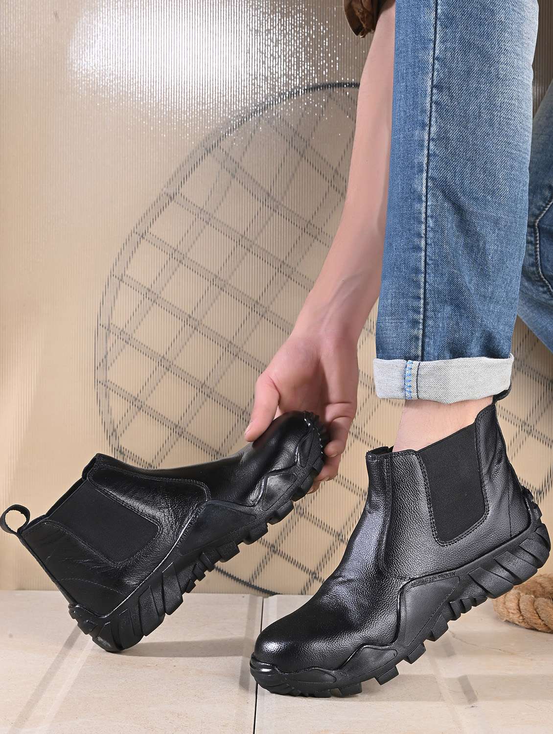 women solid hiking boots