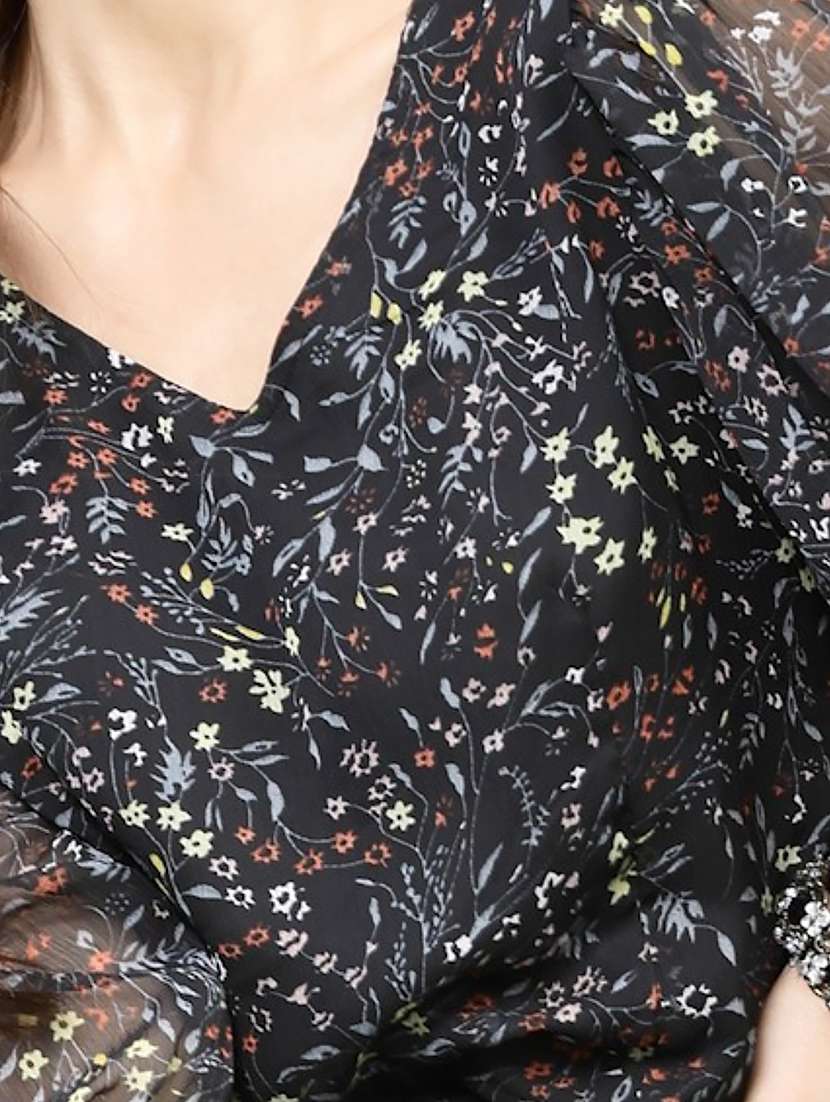 Women Printed V Neck Crop Top - 22527986 -  Standard Image - 1