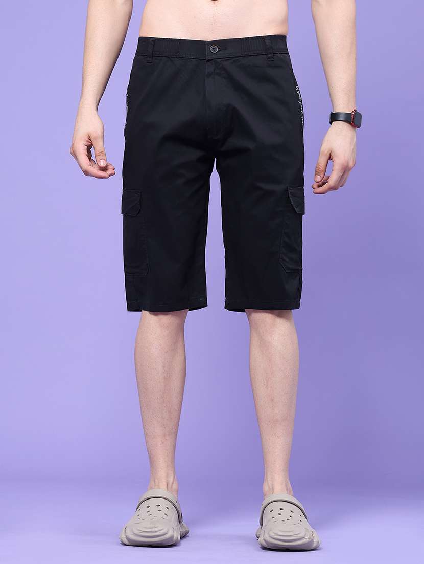 men solid mid rise regular fit three-fourth cargo shorts