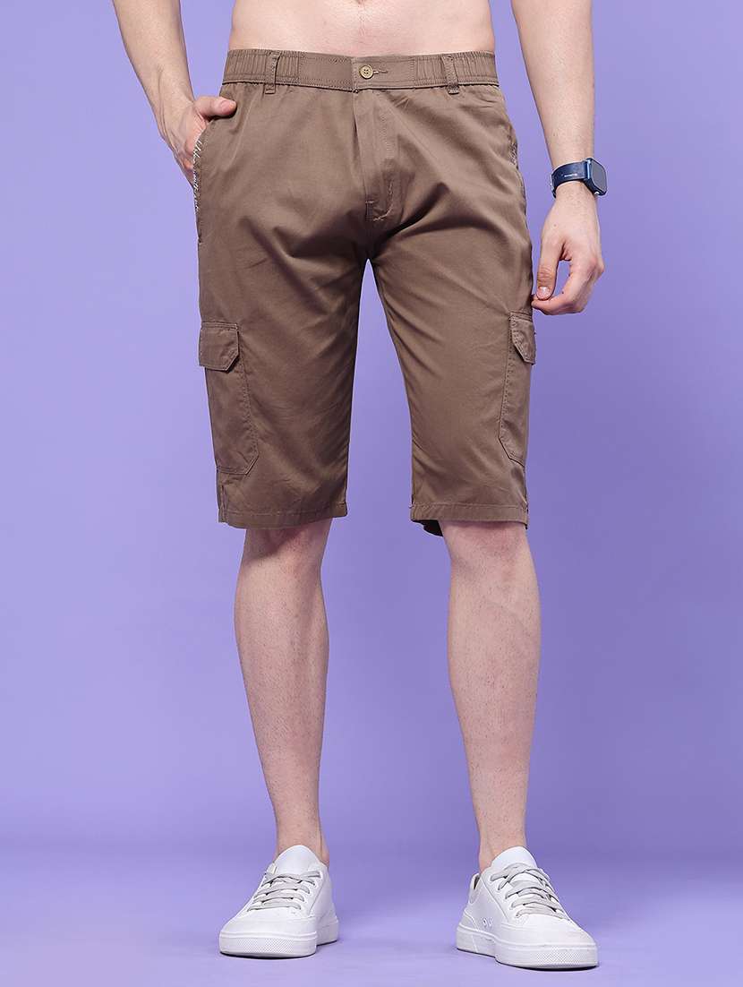 men solid mid rise regular fit three-fourth cargo shorts