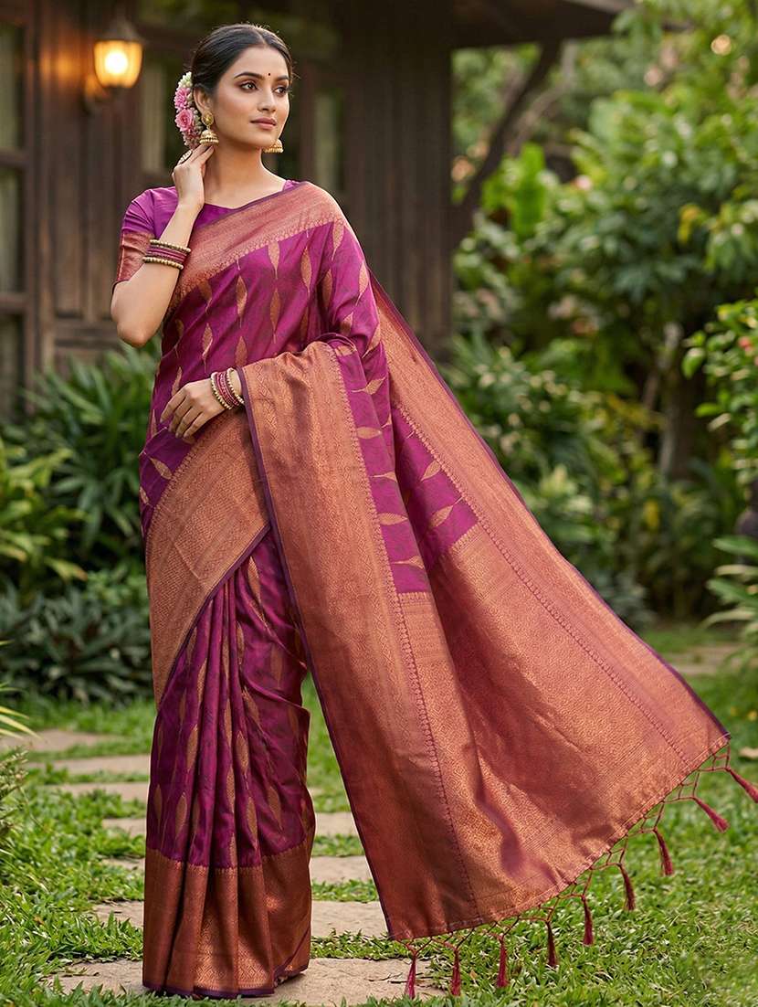 women self design banarasi saree with blouse