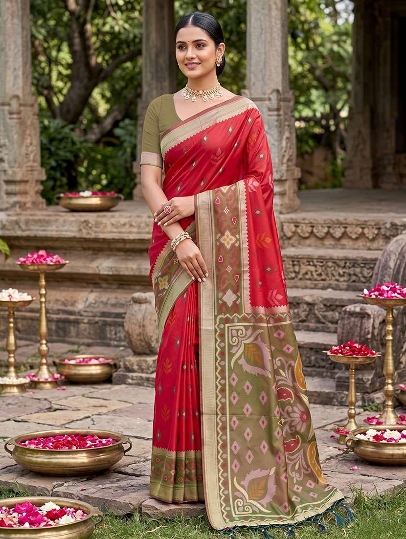 women self design pochampalli saree with blouse