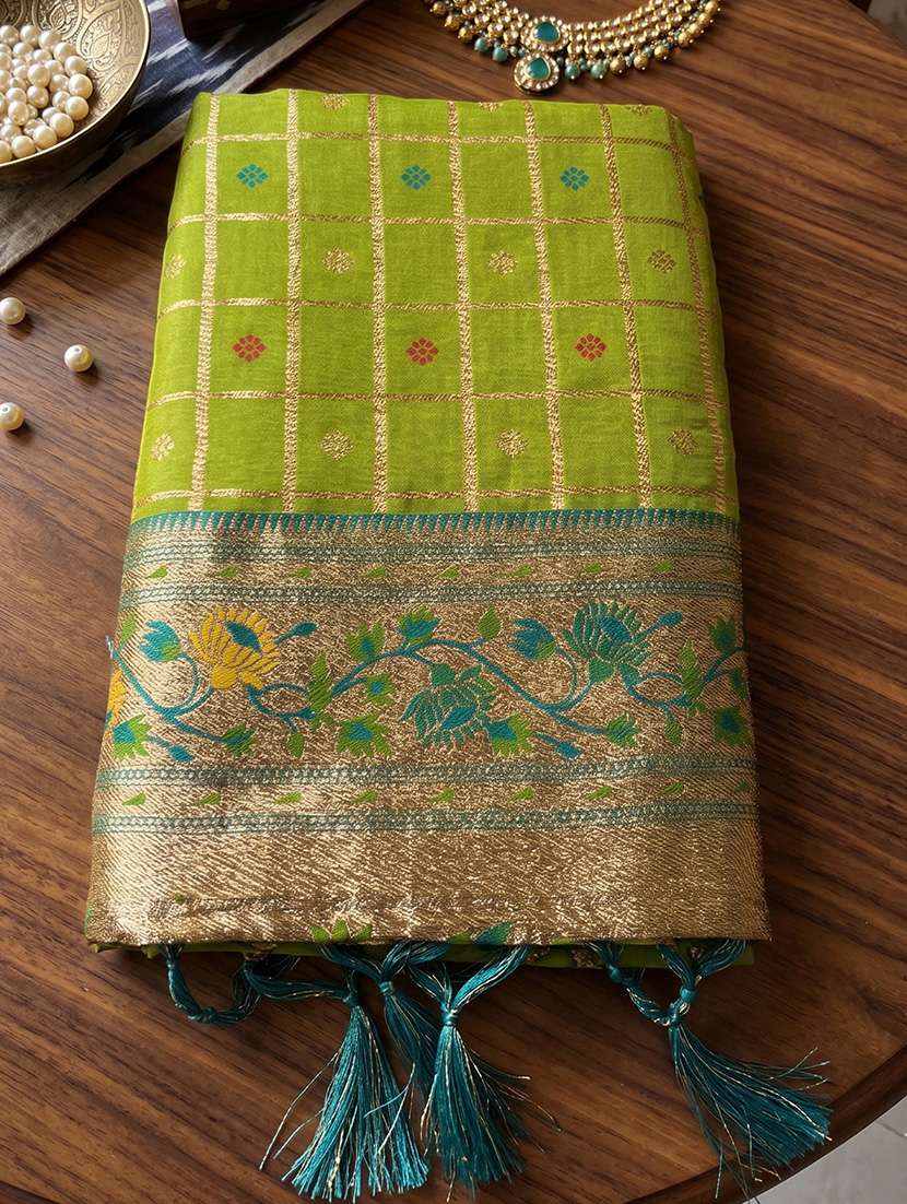 women self design banarasi saree with blouse - 22540128 -  Standard Image - 4