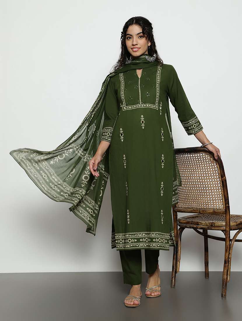 women printed three quarter sleeves kurta and pant set with dupatta
