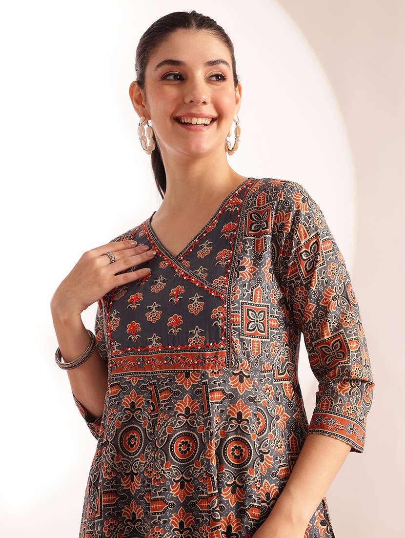 women printed three quarter sleeves kurta pant set with dupatta - 22540266 -  Standard Image - 1