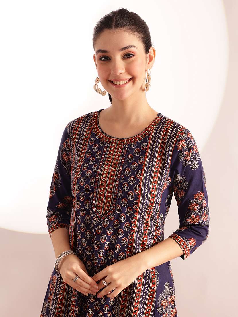 women printed three quarter sleeves kurta palazzo set with dupatta - 22540267 -  Standard Image - 1