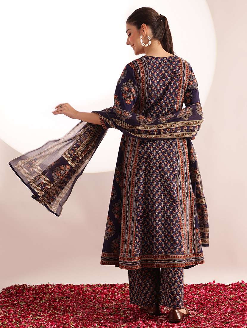 women printed three quarter sleeves kurta palazzo set with dupatta - 22540267 -  Standard Image - 4
