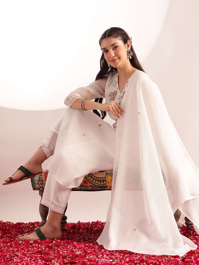 women embroidered three quarter sleeves kurta pant set with dupatta
