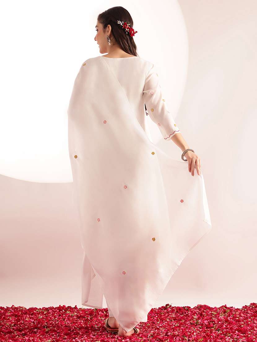 women embroidered three quarter sleeves kurta pant set with dupatta - 22540269 -  Standard Image - 4