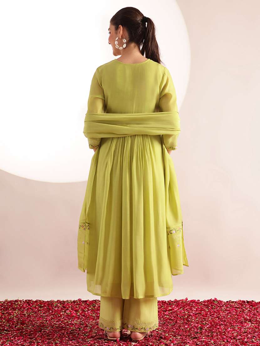 women embroidered three quarter sleeves kurta pant set with dupatta - 22540270 -  Standard Image - 4