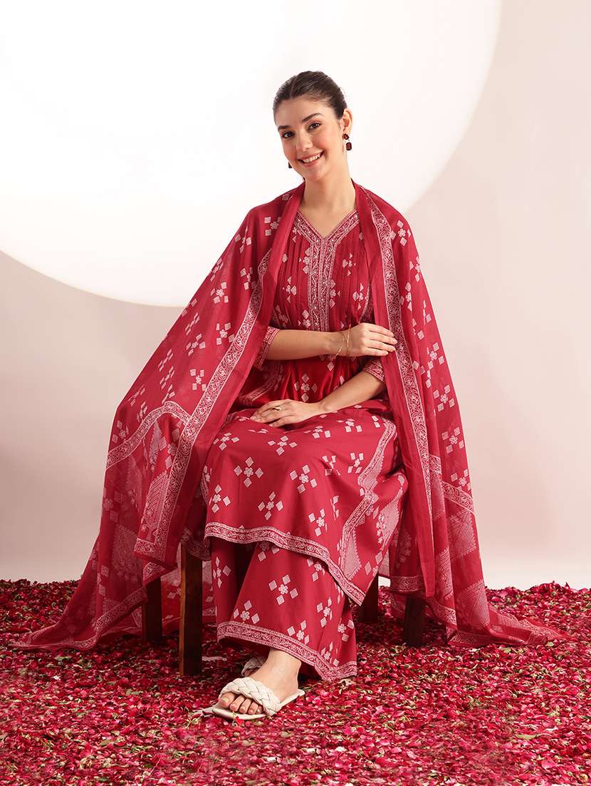 women printed three quarter sleeves kurta palazzo set with dupatta
