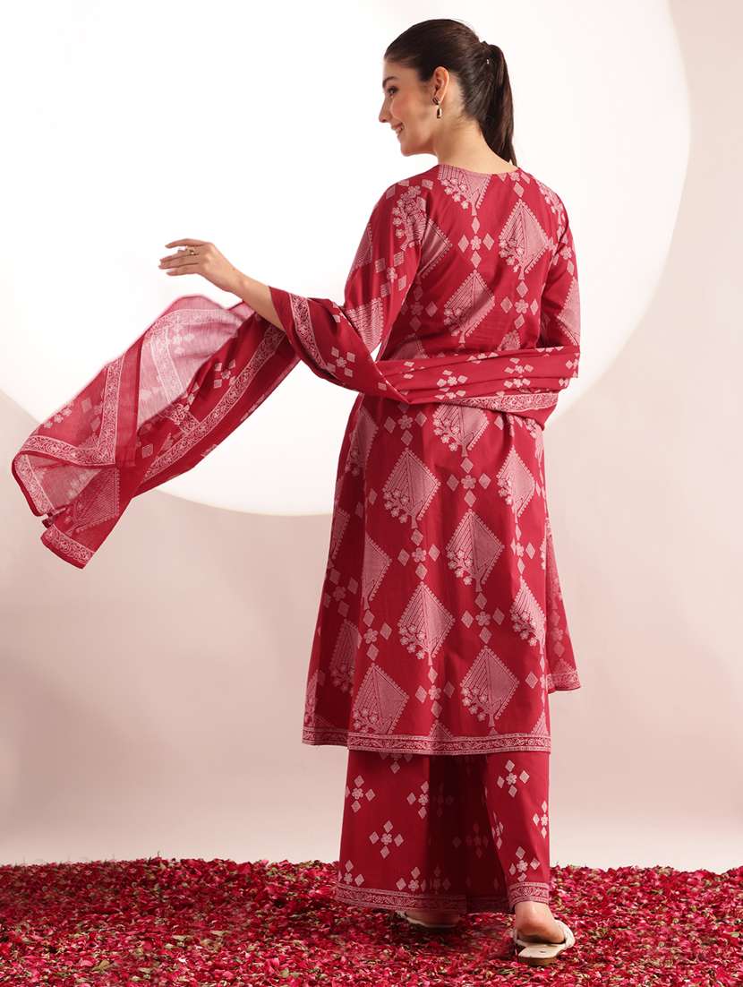 women printed three quarter sleeves kurta palazzo set with dupatta - 22540275 -  Standard Image - 4