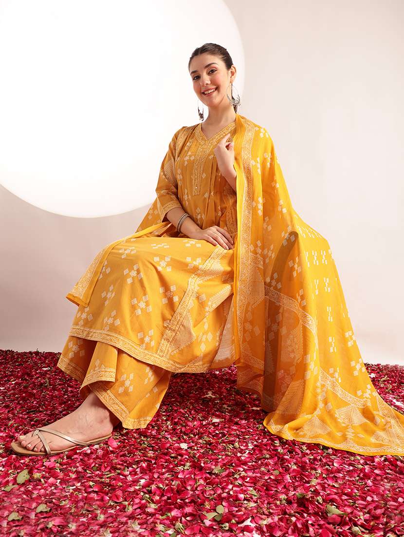 women printed three quarter sleeves kurta palazzo set with dupatta