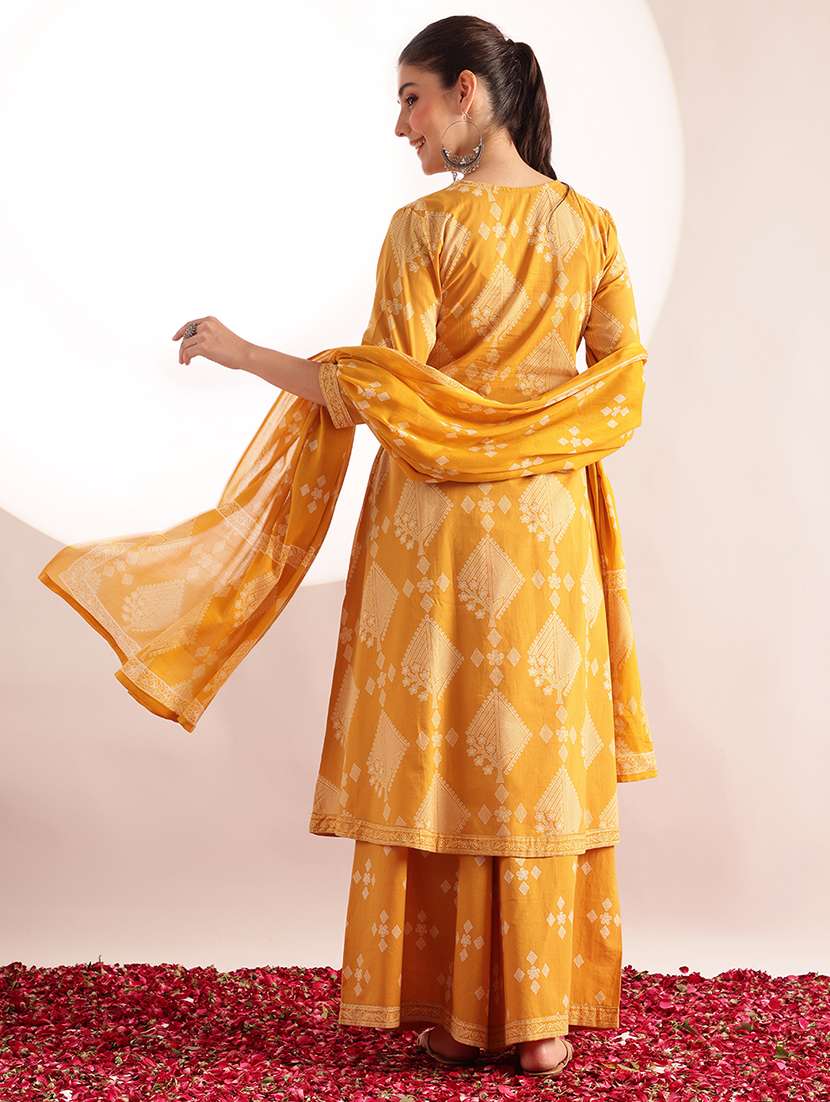 women printed three quarter sleeves kurta palazzo set with dupatta - 22540276 -  Standard Image - 4