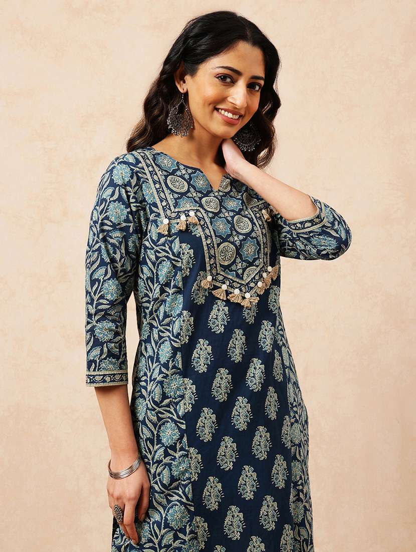 women printed three quarter sleeves kurta pant set with dupatta - 22540278 -  Standard Image - 1