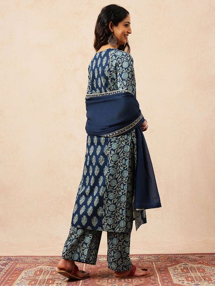 women printed three quarter sleeves kurta pant set with dupatta - 22540278 -  Standard Image - 4