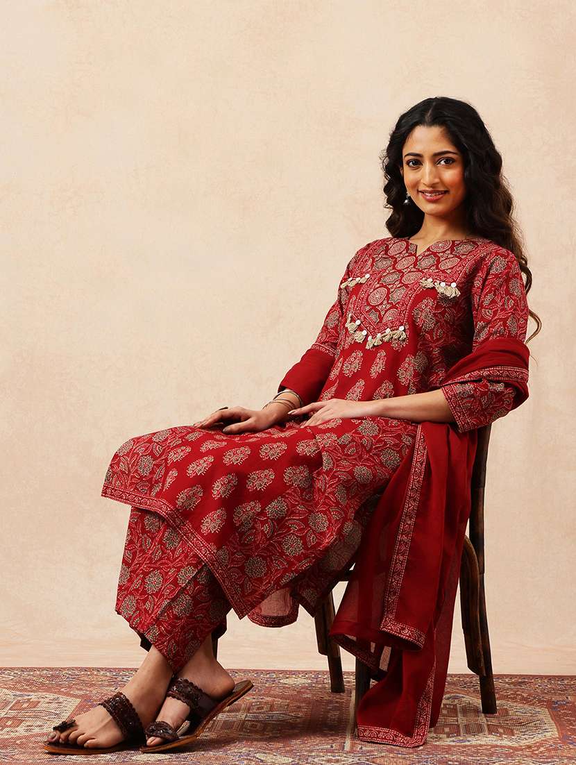 women printed three quarter sleeves kurta pant set with dupatta - 22540279 -  Standard Image - 4