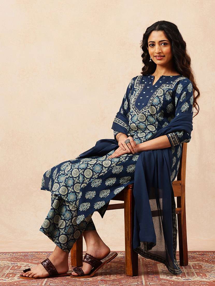 women printed three quarter sleeves kurta pant set with dupatta - 22540280 -  Standard Image - 4
