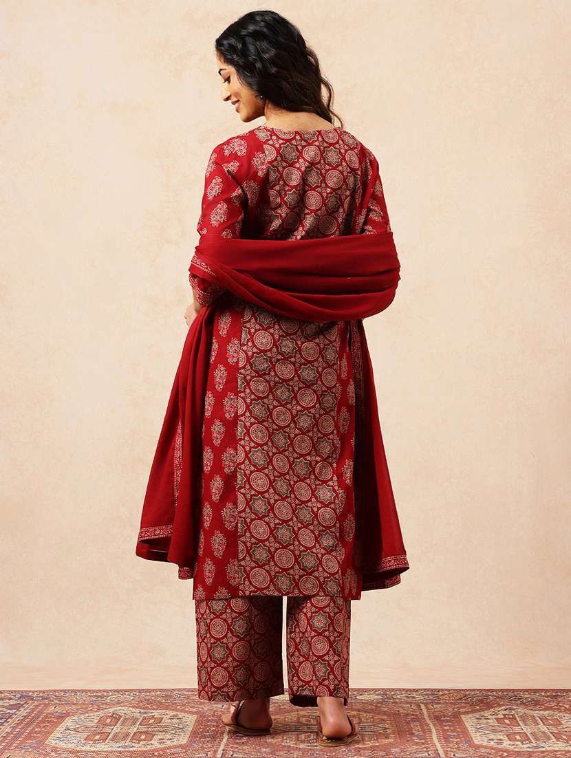 women printed three quarter sleeves kurta pant set with dupatta - 22540281 -  Standard Image - 4
