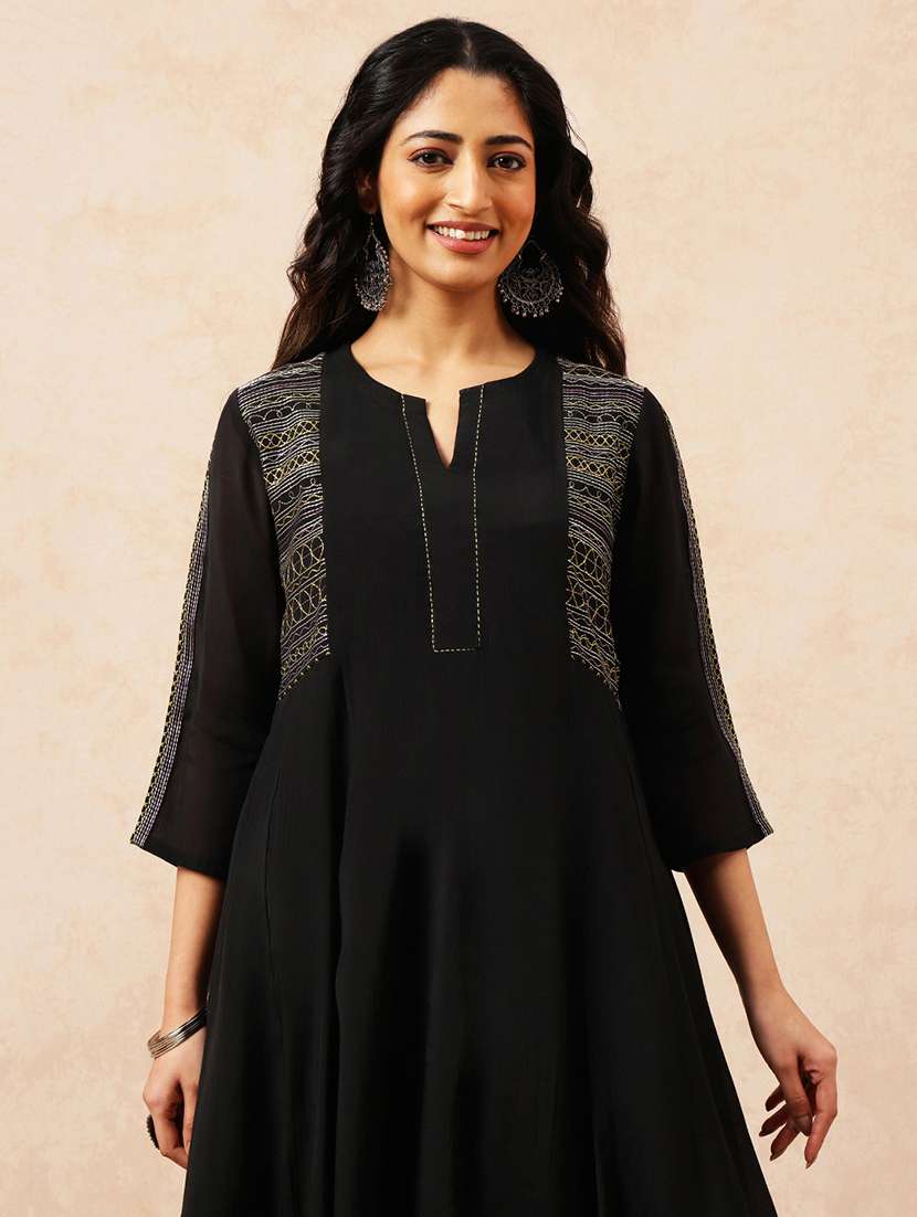 Women Embroidered Three Quarter Sleeves Kurta Pant Set With Dupatta - 22540282 -  Standard Image - 1