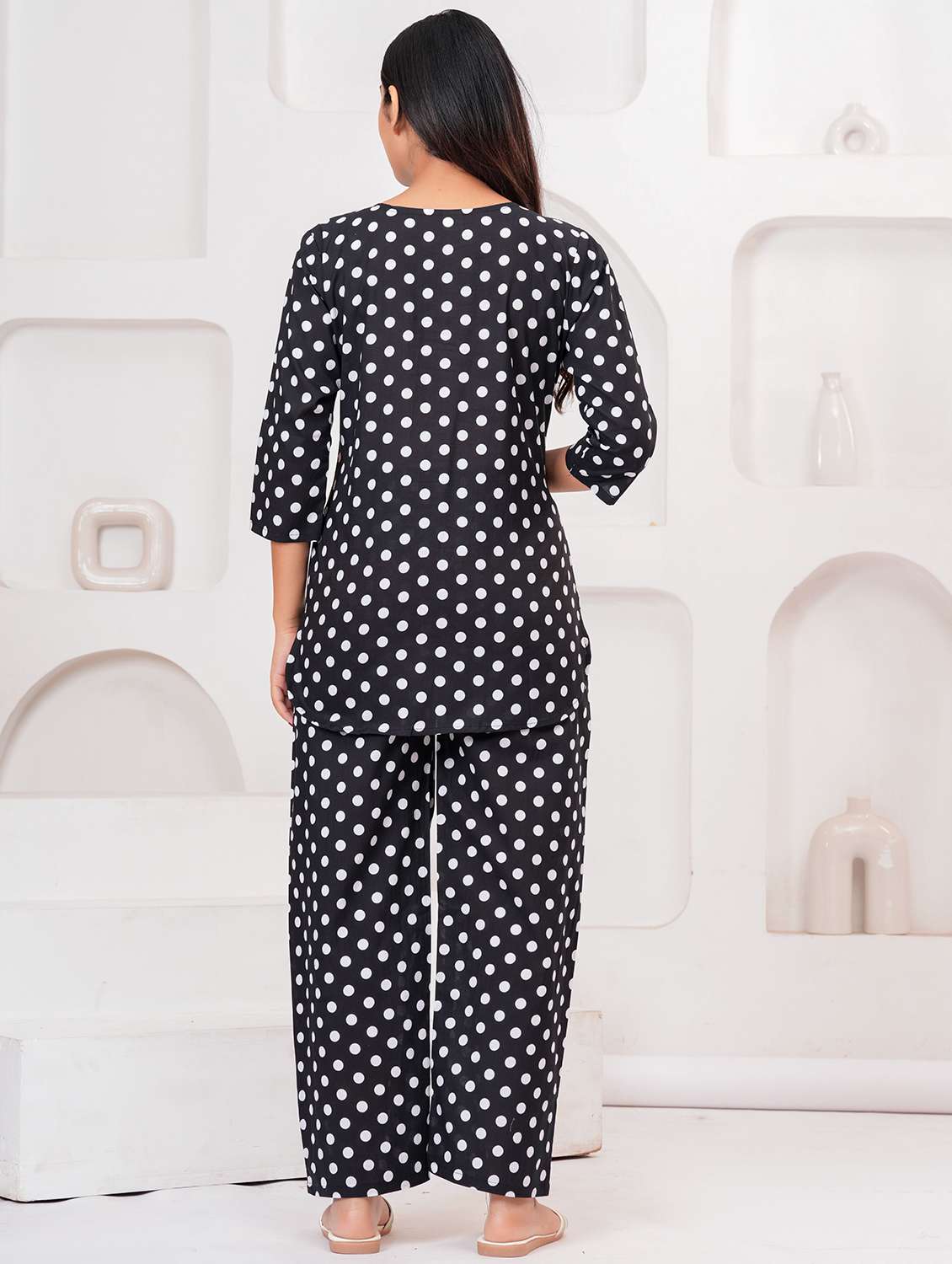 Women Printed Notch Neck Top And Pyjama Set - 22540343 -  Standard Image - 4