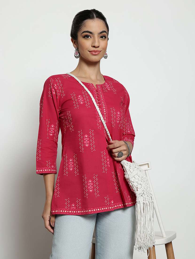 women printed three quarter sleeves staright kurti
