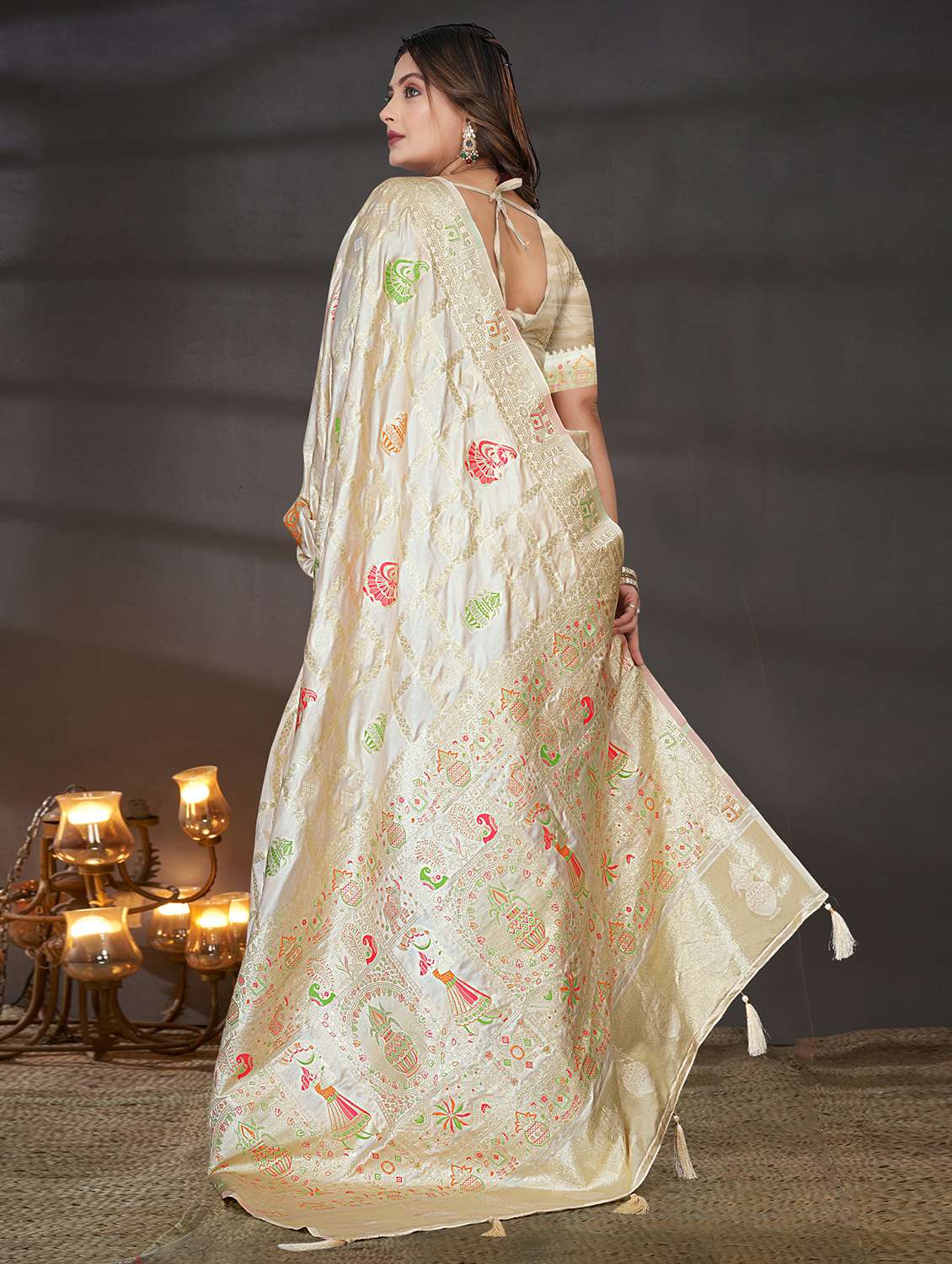 women self design banarasi saree with blouse - 22540940 -  Standard Image - 4