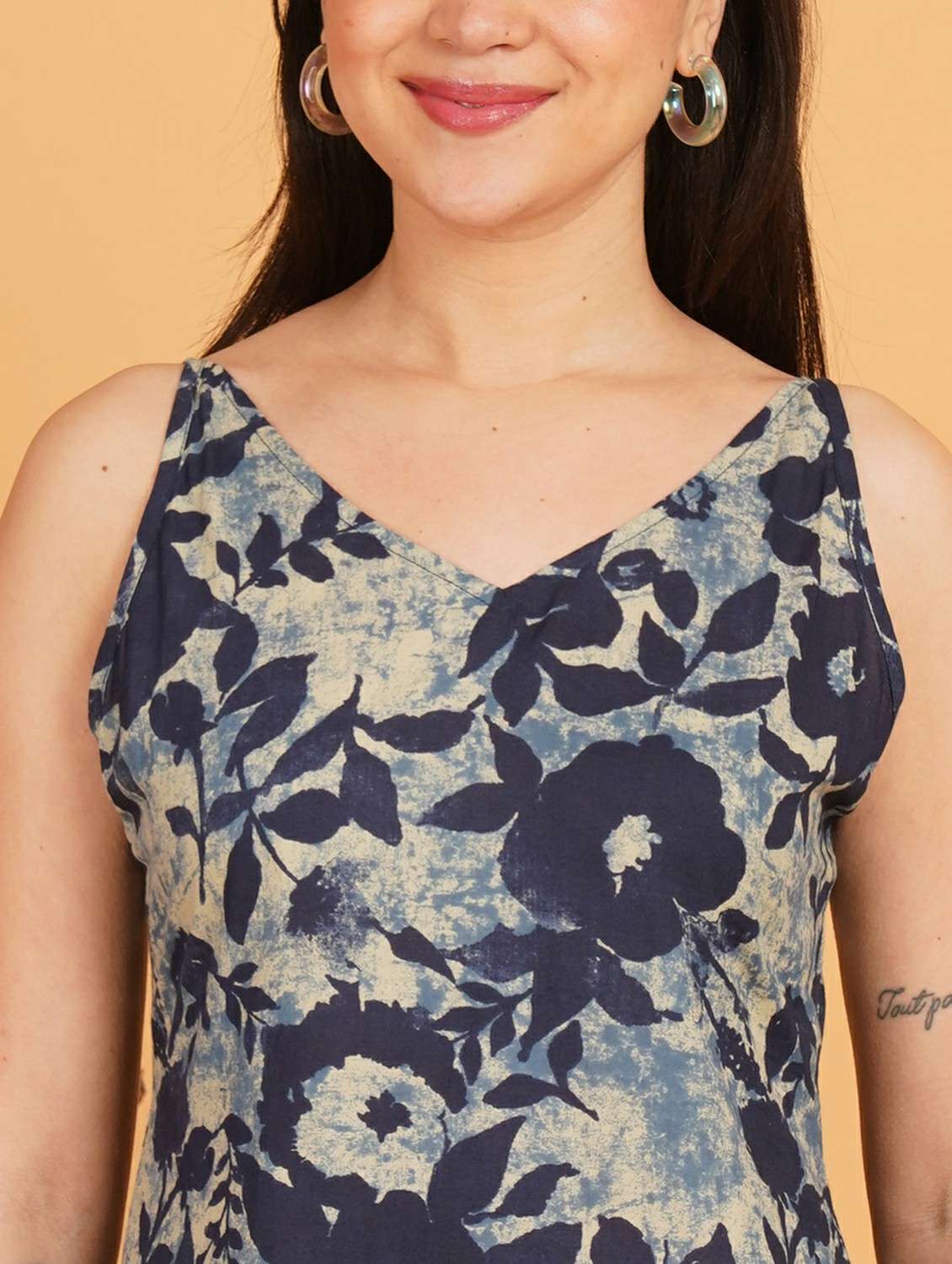 women printed shoulder strap straight kurti - 22541330 -  Standard Image - 1