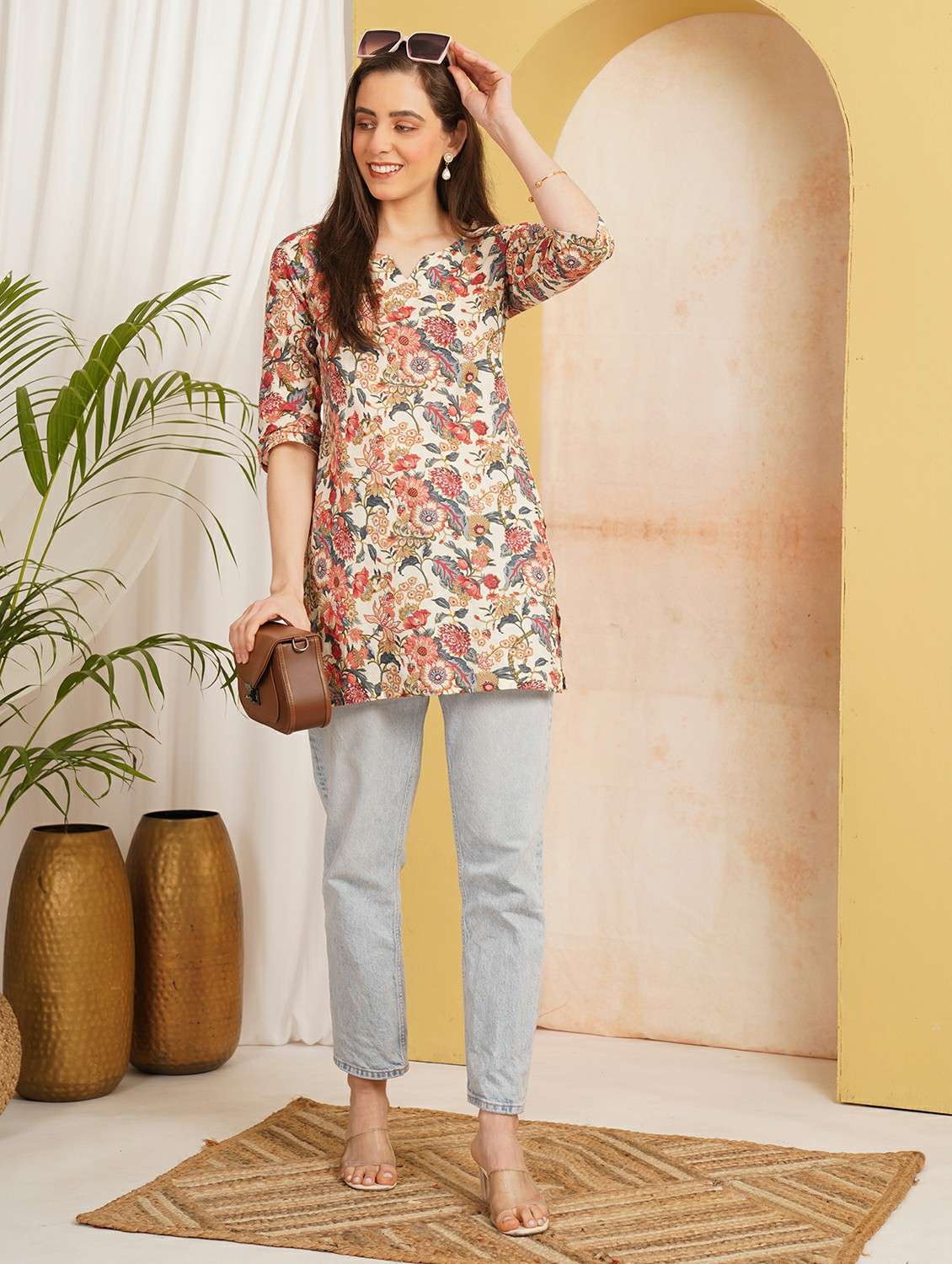 Women Printed Three Quarter Sleeve Straight Kurti - 22541820 -  Standard Image - 4