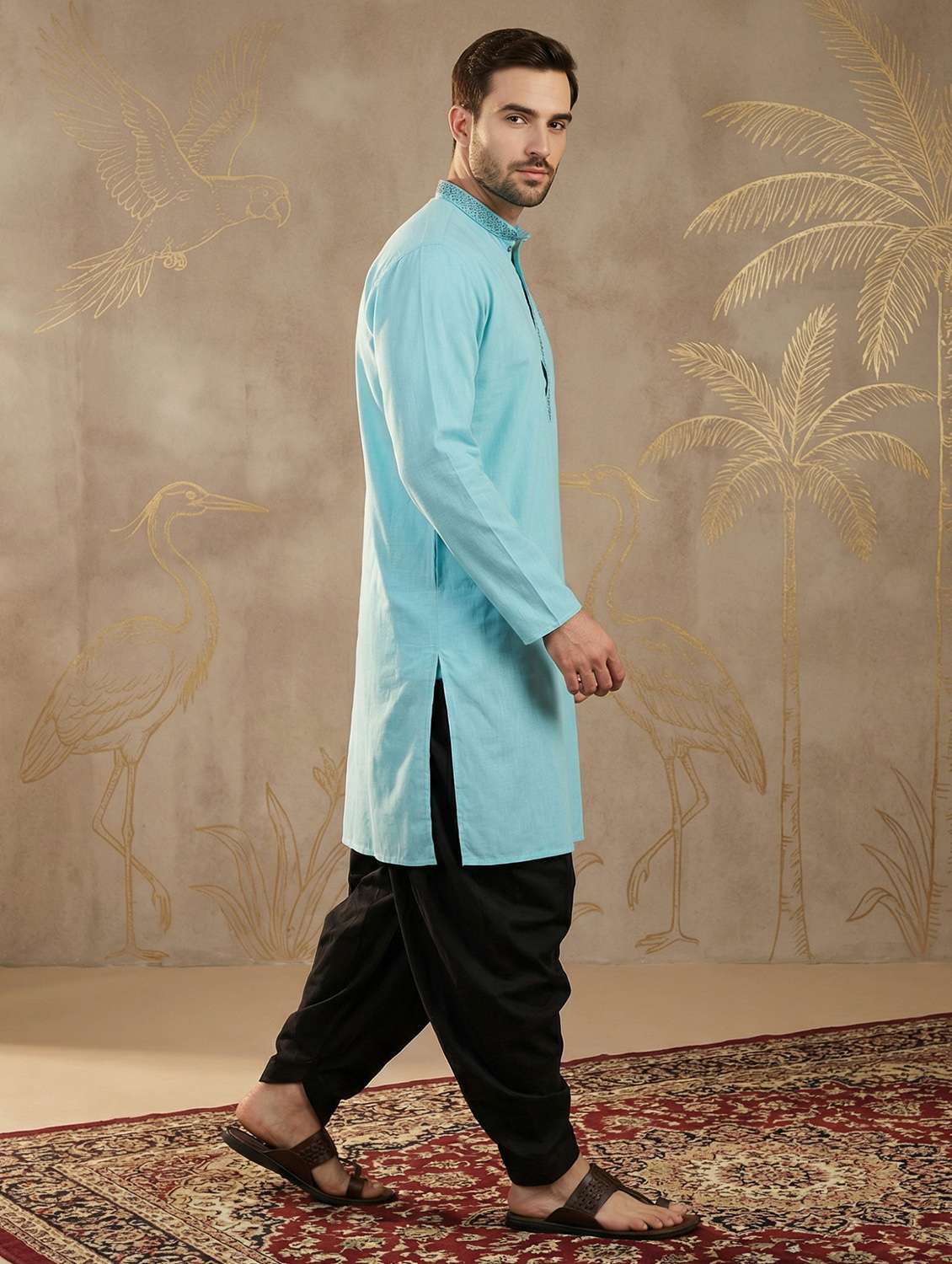Men Solid Mandarin Neck Long Kurta - 22541975 -  Standard Image - 4