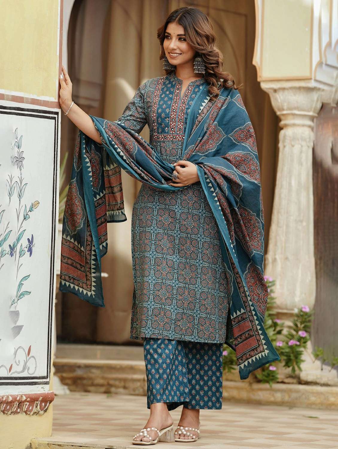 women printed three quarter sleeve kurta palazzo with dupatta set