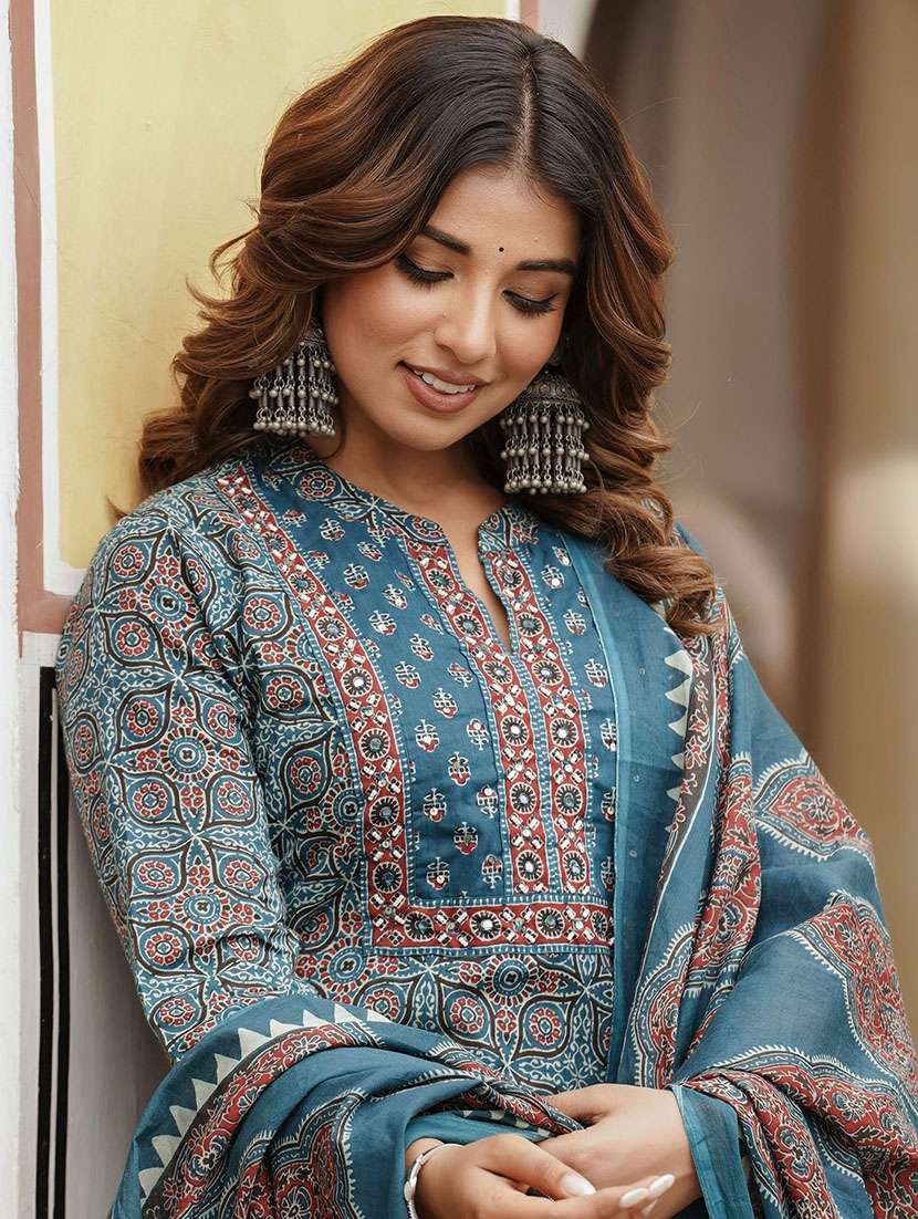 women printed three quarter sleeve kurta palazzo with dupatta set - 22541994 -  Standard Image - 1