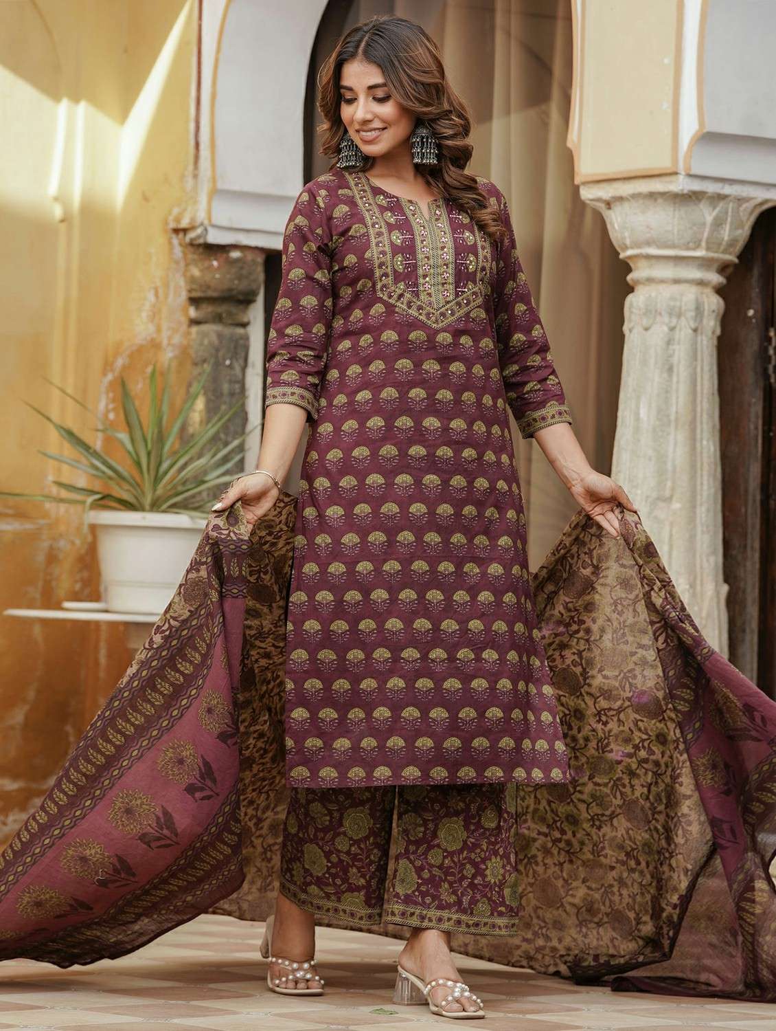 women printed three quarter sleeve kurta palazzo with dupatta set - 22541995 -  Standard Image - 4