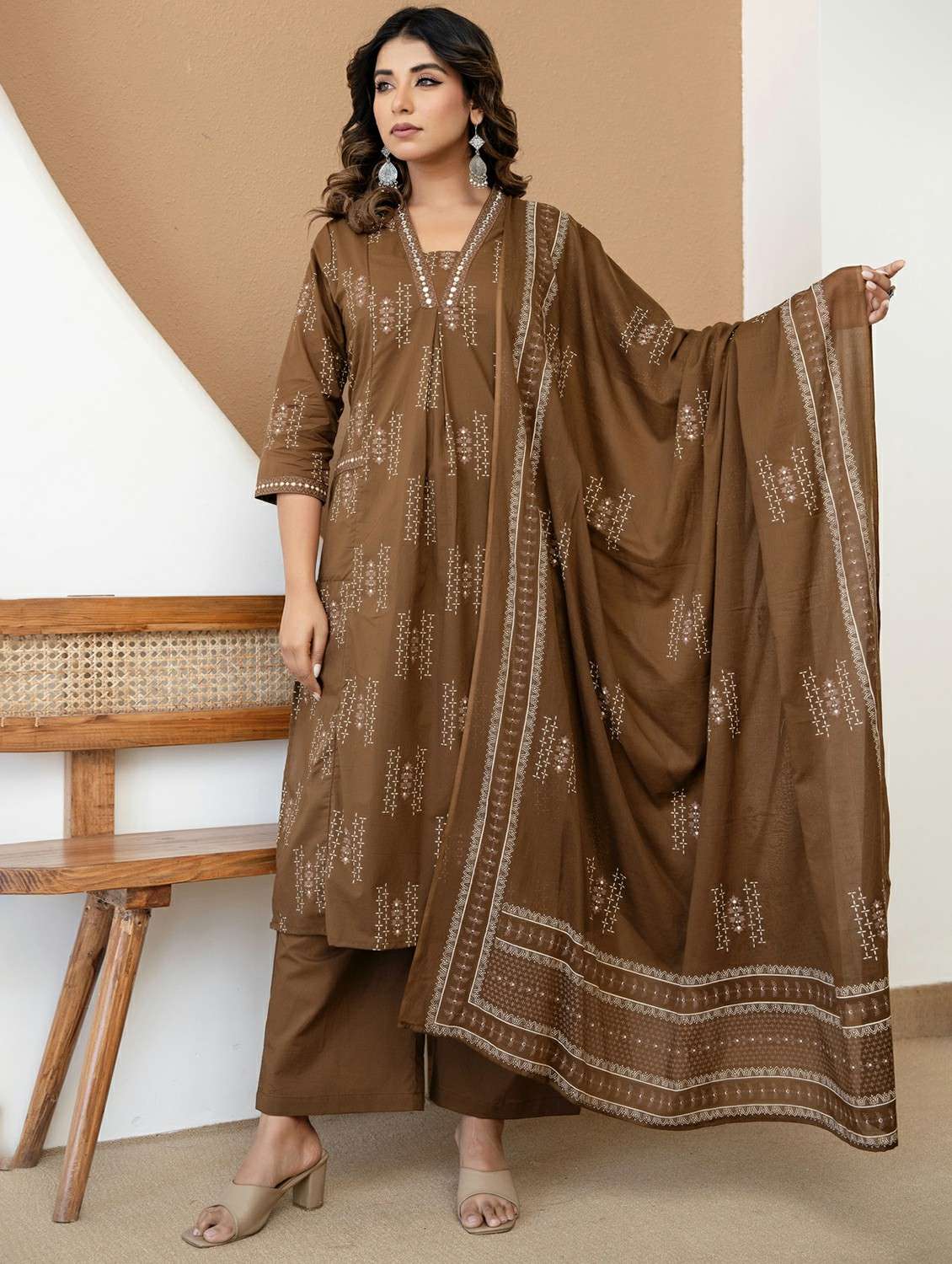 women printed three quarter sleeve kurta palazzo with dupatta set